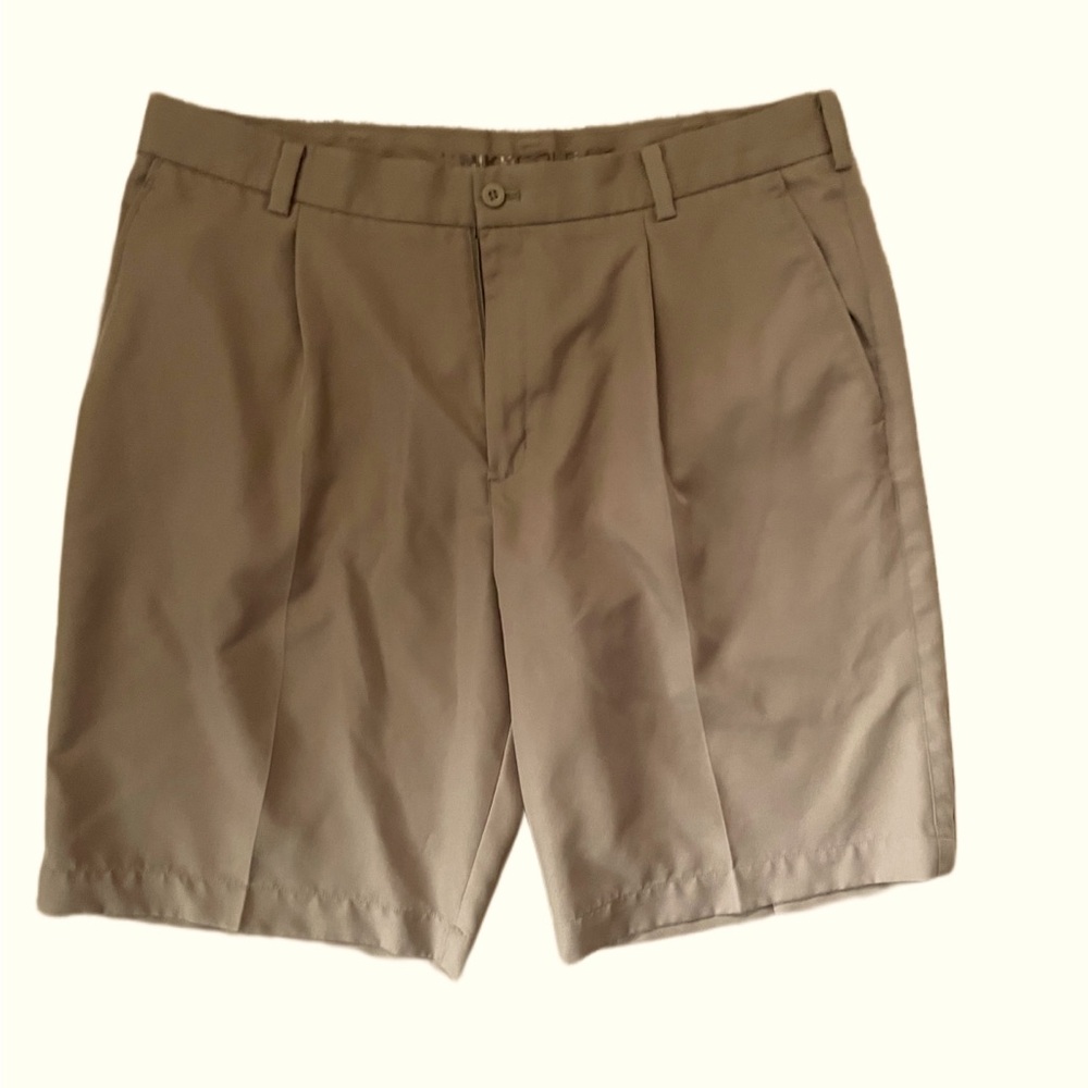 *Nike* Tan, Brown, Pleated Men’s Golf Shorts, Like New Sz 36